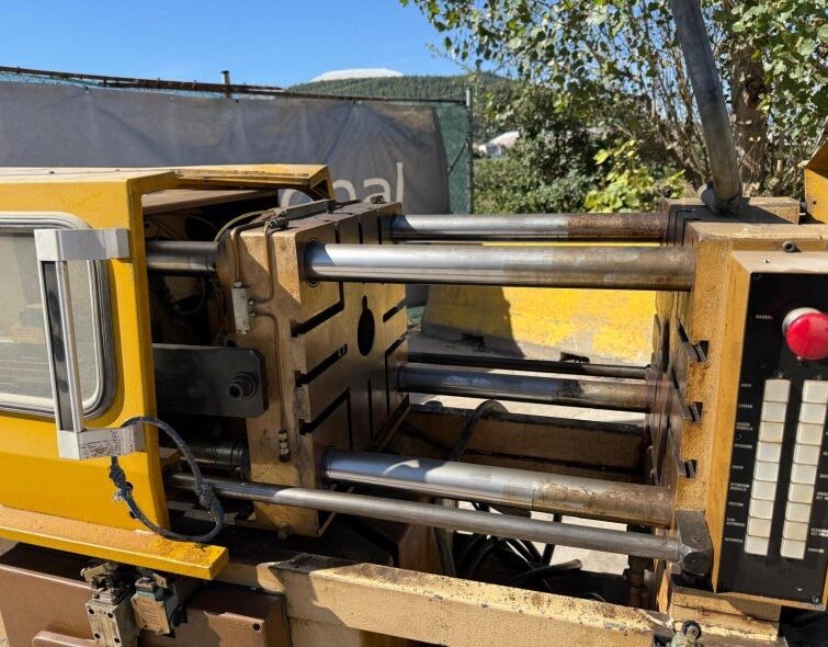 SOMAR MACHINE DE MOULAGE PAR INJECTION PLASTIQUE